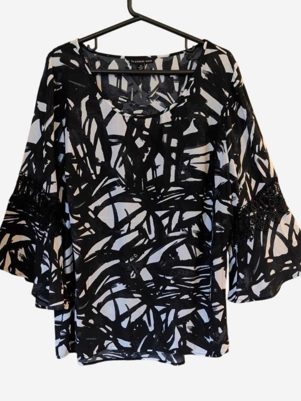 Zac & Rachel Woman Black & White Georgette Lace Bell Sleeve Top 2X